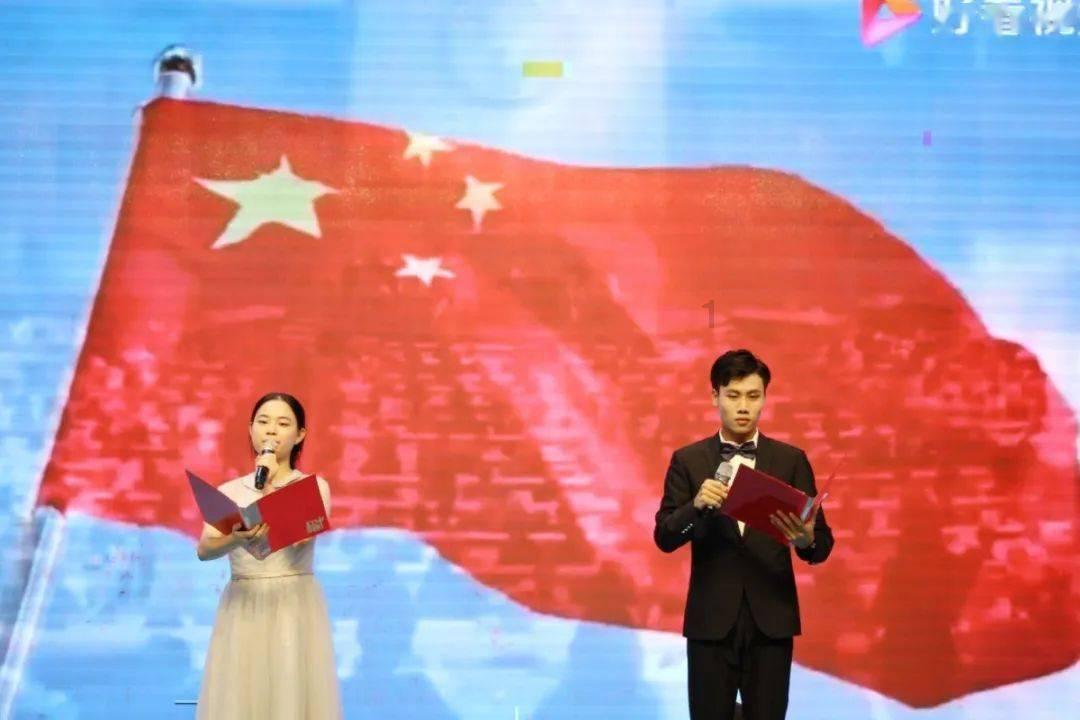 一个女生告诉你他男神有女朋友了什么意思？游戏画面
